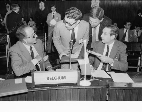 DATUK HUSSEIN PRESIDES AT SIGNING OF EEC