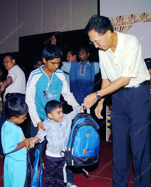 SHELL SAMPAIKAN BANTUAN