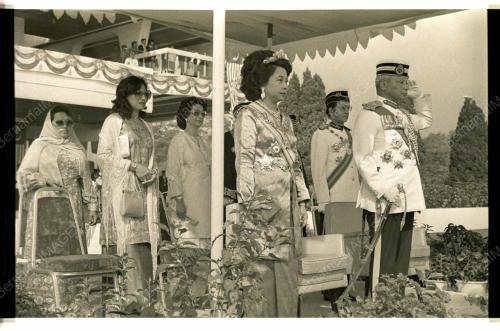 YANG DI PERTUAN AGONG MEMBUKA SESI KE 4 PERSIDANGAN PARLIMEN
