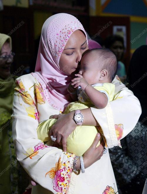 TUANKU NUR ZAHIRAH