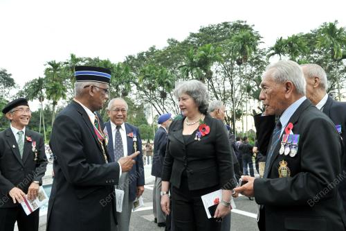 KL08_08112015_MEMPERINGATI