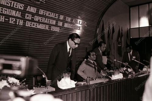 DATUK SERI DR. MAHATHIR BIN MOHAMAD