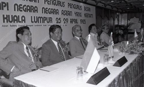 KL08_09012015_PERSIDANGAN_KERETAPI