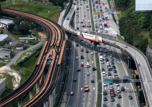 LALUAN LRT KELANA JAYA TERGENDALA