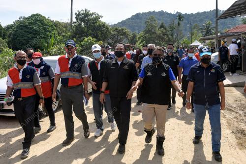 DATUK SERI DR ISMAIL ABD MUTALLIB DAN DATUK AWANG HASHIM