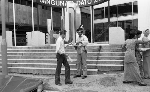 KL08_10032015_KLSE