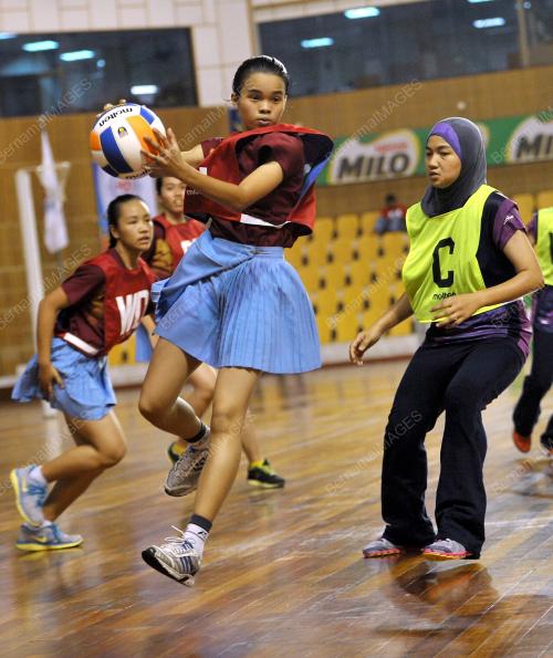 KL08_10042014_BOLA_JARING