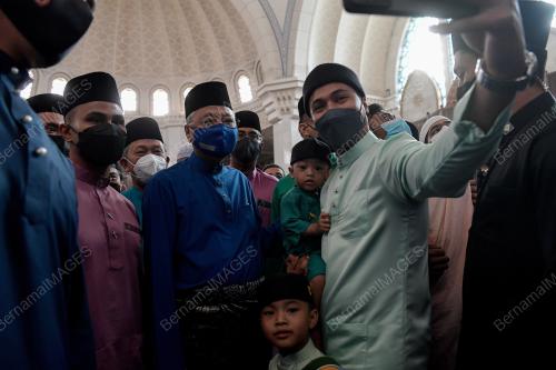 DATUK SERI ISMAIL SABRI YAAKOB