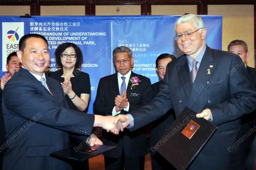 DATUK SERI MUSTAPA MOHAMED