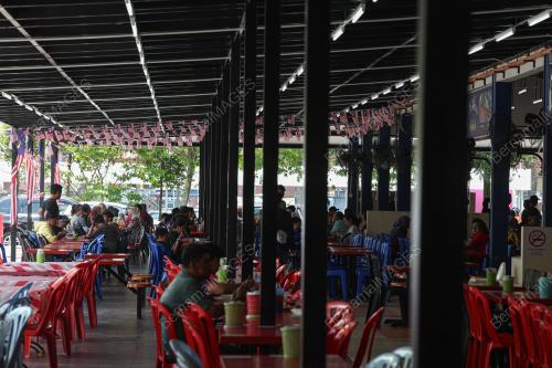MENAIK TARAF PUSAT PENJAJA