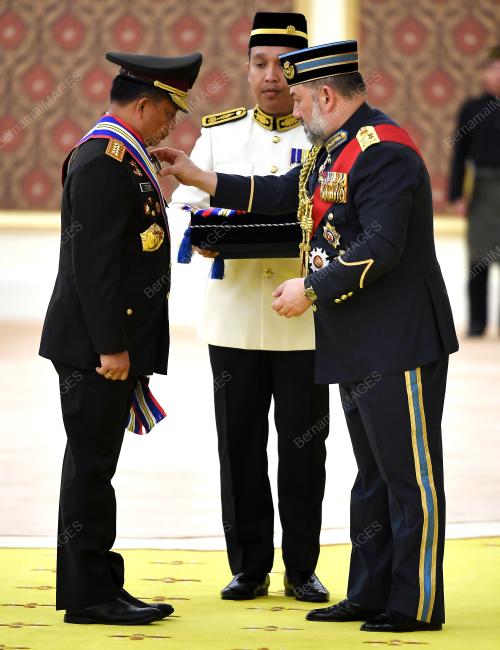 KL08_10122017_AGONG_BN201712083689