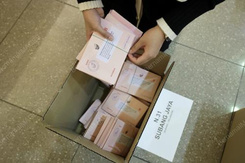 PROSES PENGASINGAN UNDI POS DARI LUAR NEGARA