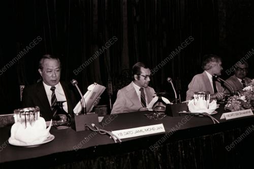 DATUK SERI DR. MAHATHIR BIN MOHAMAD