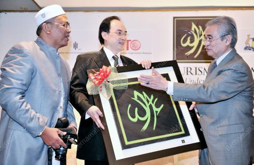 TUN ABDULLAH AHAMD BADAWI