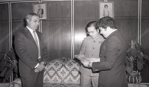 DR. MAHATHIR MOHAMAD