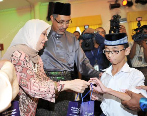 PUAN SRI NOORAINEE ABDUL RAHMAN