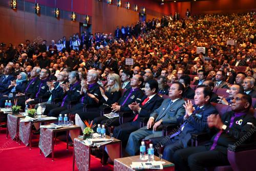 KL08_12122017_NAJIB_BN201712023142
