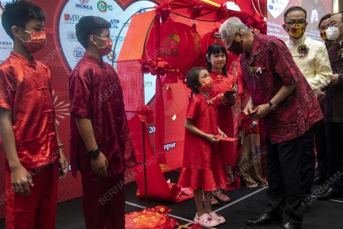 DATUK SERI ISMAIL SABRI YAAKOB