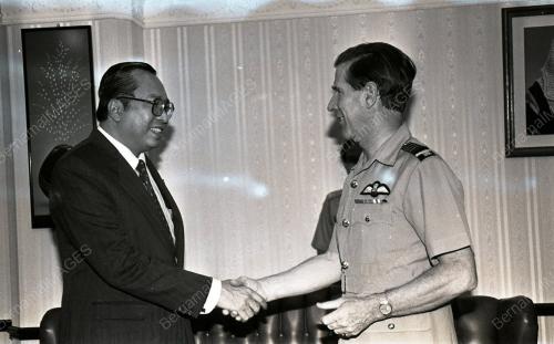 KL08_130390_MINDEF