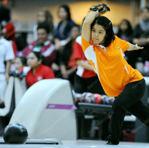 KL08_13032012_BOWLING