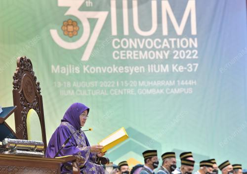 TUNKU AZIZAH AMINAH MAIMUNAH ISKANDARIAH