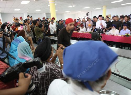MOHD NAJIB TUN ABDUL RAZAK