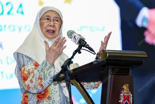 DATUK SERI DR WAN AZIZAH WAN ISMAIL
