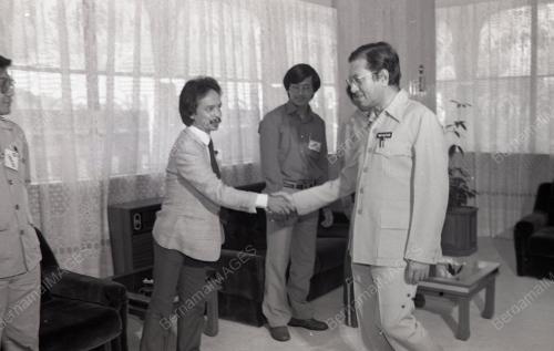 DR. MAHATHIR MOHAMAD