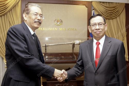 TAN SRI ABU ZAHAR UJANG