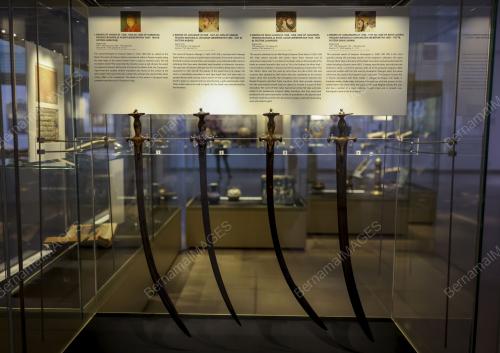 PAMERAN MENELUSURI SENI ISLAM