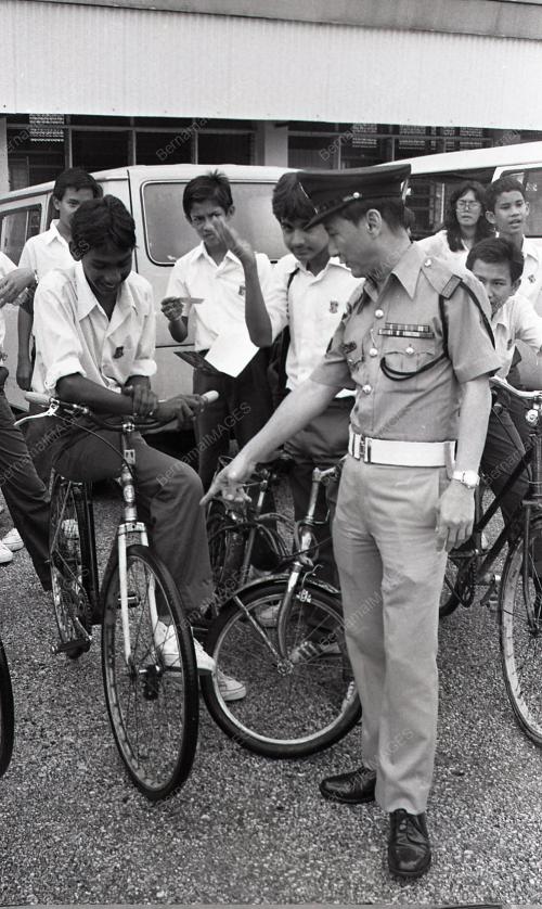 KEMPEN KESELAMATAN JALAN RAYA