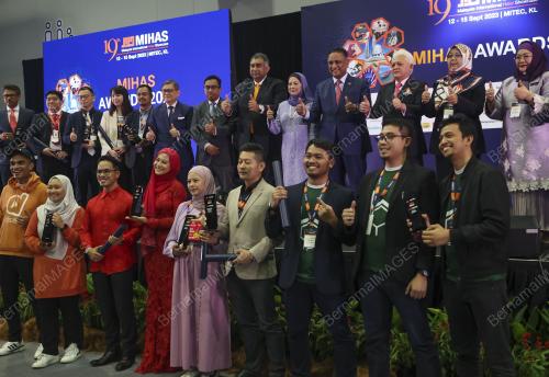 REEZAL MERICAN NAINA MERICAN