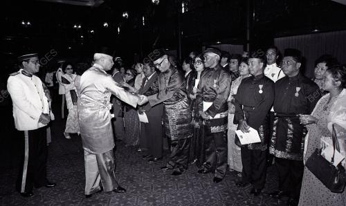 PINGAT DAN BINTANG