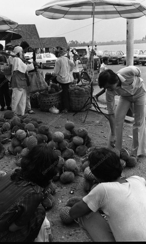 KL08_16012015_MUSIM_DURIAN