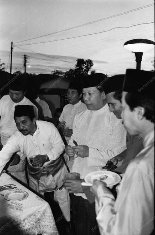 BERBUKA