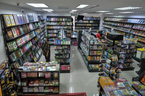 KEDAI BUKU DAN ALAT TULIS DIBENARKAN BEROPERASI
