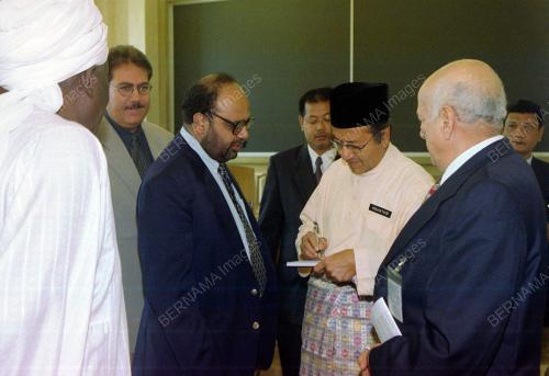 DR MAHATHIR MOHAMAD