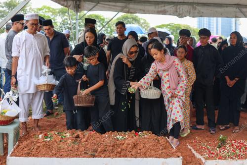 ALLAHYARHAM TAN SRI DR IBRAHIM SAAD