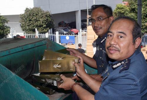 KASTAM LUPUS ROKOK SELUDUP BERNILAI HAMPIR 4 JUTA