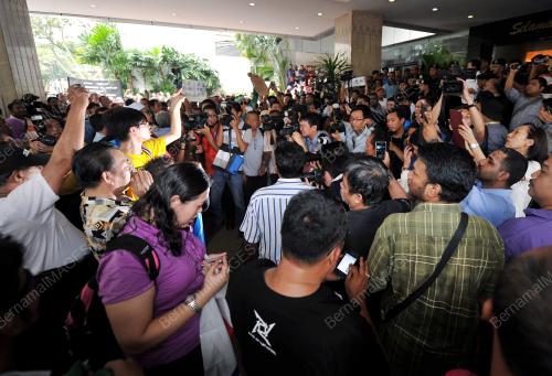 KL08_16122013_BANTAHAN_3