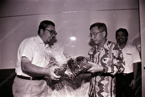 TUN DAIM ZAINUDDIN