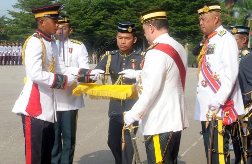 KL08_17032017_AGONG_ATM