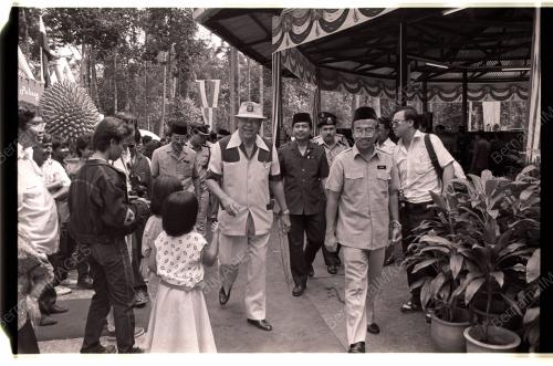 SULTAN SELANGOR LAWAT TAMAN PERTANIAN BUKIT CERAKAH
