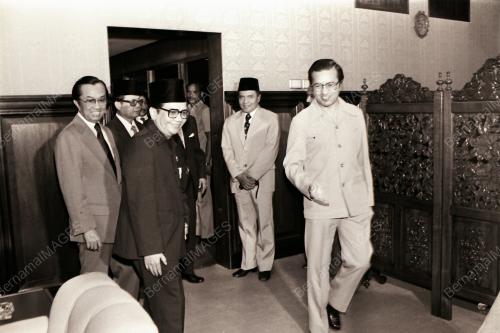 DATUK SERI DR. MAHATHIR BIN MOHAMAD