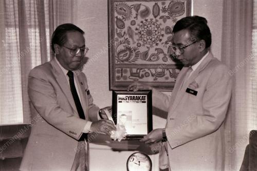TUN DAIM ZAINUDDIN