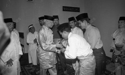 KL08_18022015_AGONG_SOLAT