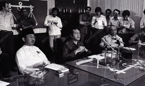 DR. MAHATHIR MOHAMAD