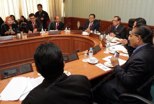 TAN SRI ABU ZAHAR UJANG