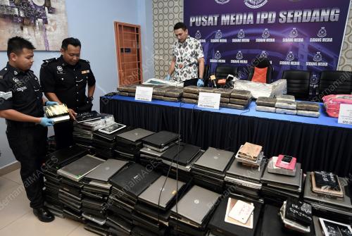 KL08_18042019_POLIS