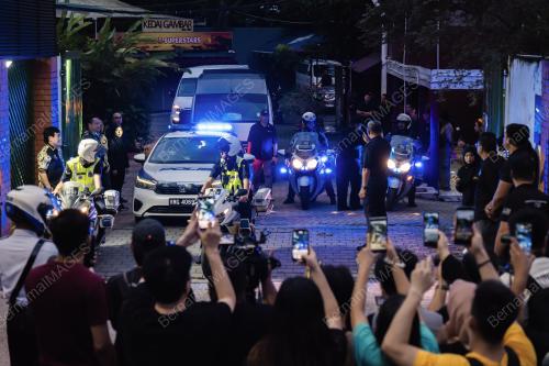PENGHANTARAN PULANG PASANGAN PANDA GERGASI, FU WA DAN FENG